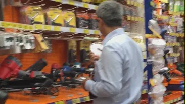 L-am filmat pe deputatul Turcescu unde nu te aşteptai! Şi-a luat ”pauză” de la Parlament ca să…