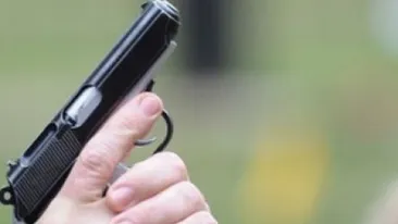 Un şofer din Bucureşti a fost împuşcat în trafic, într-un conflict dintre clanurile Cămătarilor şi Sportivilor