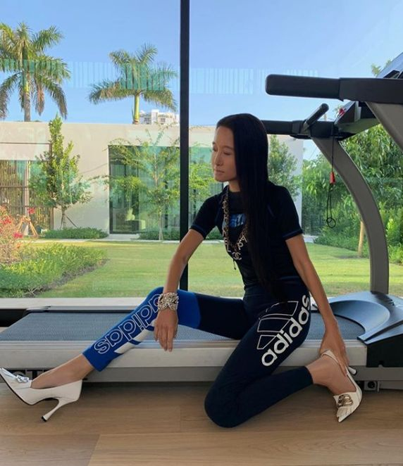Imagini de senzație! Creatoarea de modă Vera Wang arată la 70 de ani, mai bine ca o adolescentă de 20. FOTO