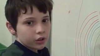 VIDEO Un autist in varsta de 12 ani vrea sa rezolve teoria Big Bang-ului! Are IQ-ul 160