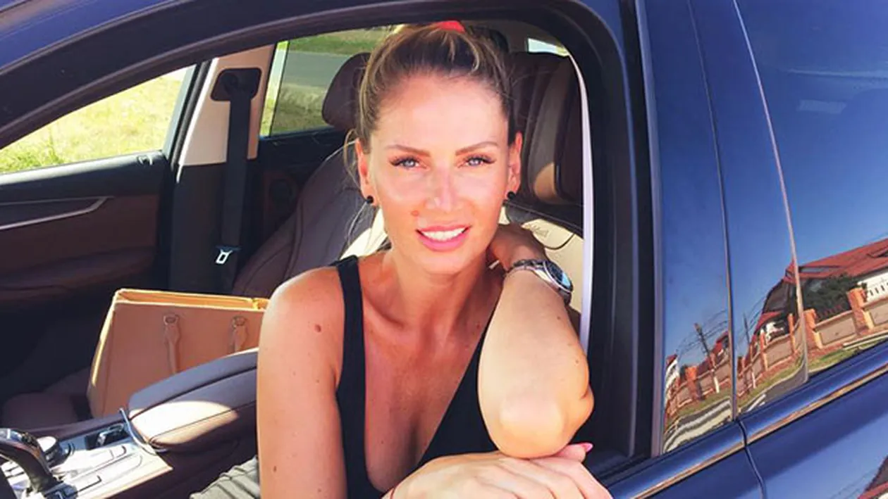 Andrea Banica s-a vrut sexy sus pe cub, dar fanii n-au iertat-o! Ce le-a sarit in ochi!