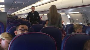 Scandalos! Ce au pățit câțiva pasageri români într-un avion low-cost Eindhoven - București