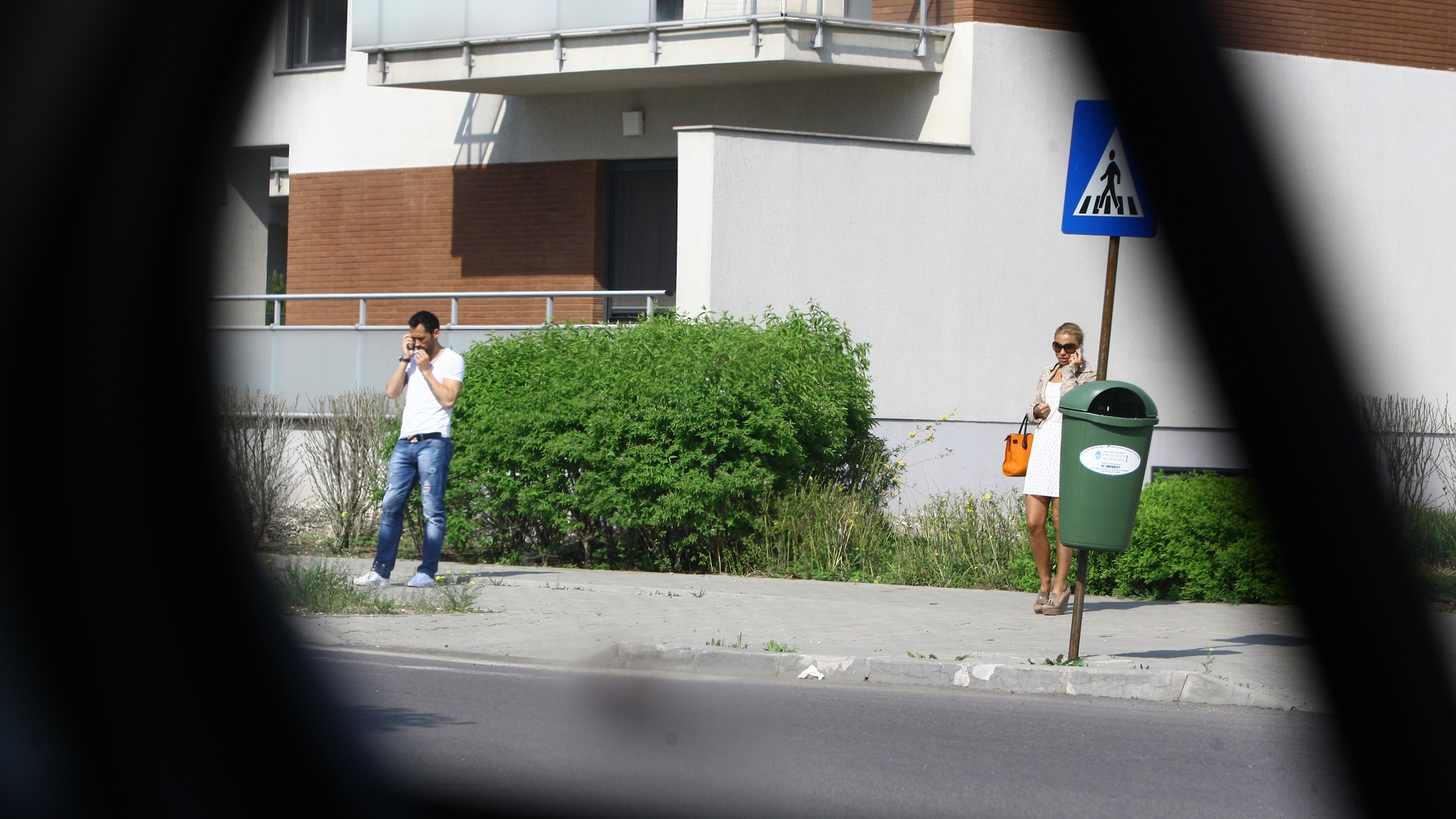 Rapidistul Emil Dica, prins in ofsaid cu o blonda focoasa! Imagini concludente!