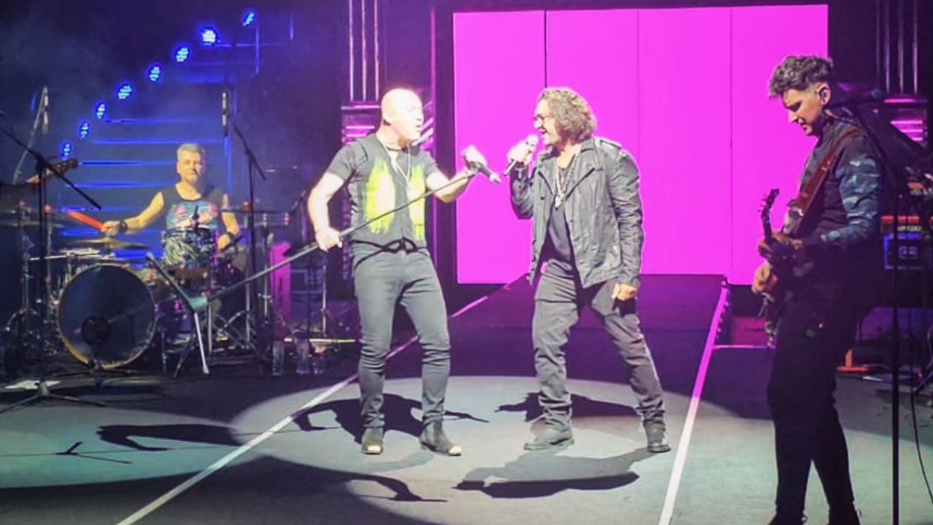 Chef Florin Dumitrescu s-a apucat de cântat după demisia de la Chefi la Cuțite! A urcat pe scenă alături de o trupă celebră. “Am ținut secret două luni”