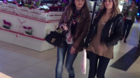 Gina Pistol si-a descoperit o noua pasiune: tablourile! Vezi ce face vedeta intr-un magazin cu obiecte de arta!