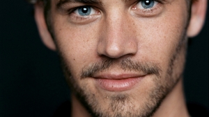 L-au imobilizat dupa ce au vazut ce a facut! Reactia prietenilor lui Paul Walker cand au vazut masina incendiata