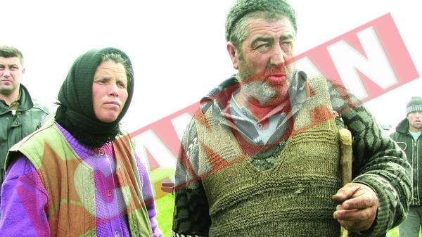 Si-au aruncat bebelusul in fantana, cu o caramida legata de gat