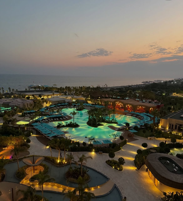 Vacanță de lux pentru Gabriela Prisăcariu și Dani Oțil în Antalya. Imaginile care au cucerit fanii