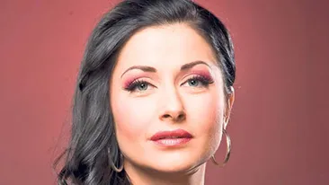 Gabriela Cristea, inconjurata de barbati la numai cateva ore de la divort. Catalin Maruta i-a facut cadou o trupa de stripperi