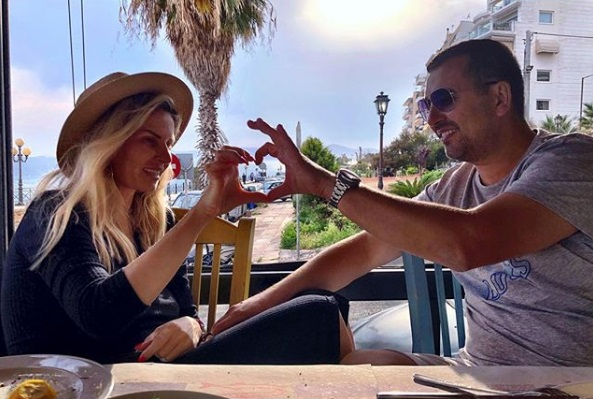 Andreea Bănică, pipăită în public de soțul ei. Lucian Mitrea i-a pus mâna pe sâni: „Sunteți adorabili”