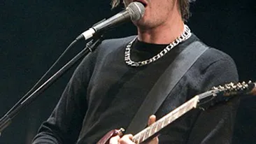 Mananca covrigi de pe jos