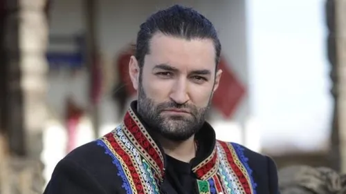 Smiley, surprins gol în pat lângă o necunoscută! Cum explică artistul situația