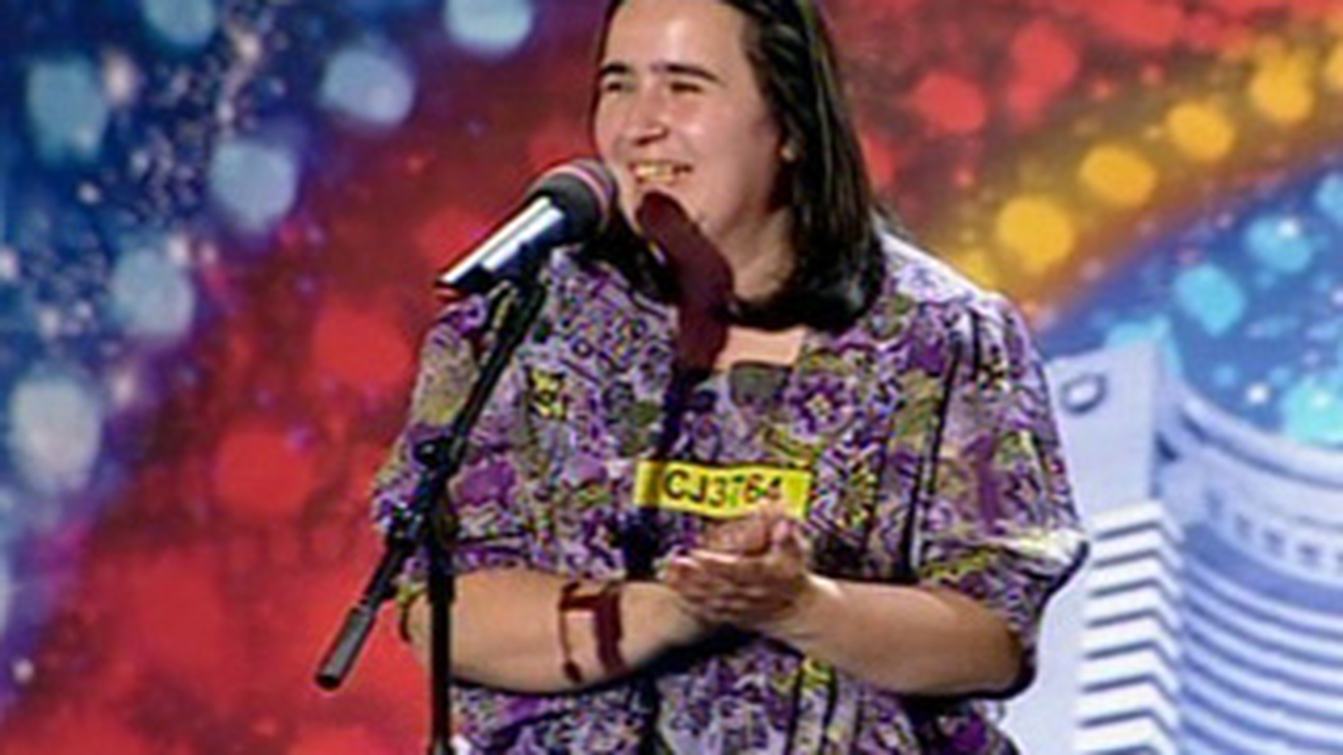 Reactiile incredibile ale unei doamne eliminata de la "Romanii au talent"! Uite ce fete face cand afla ca e eliminata!