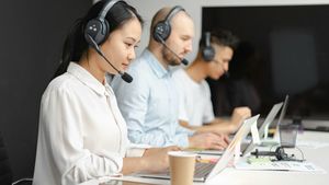 Ce salariu are un operator call center în 2026. Venitul lunar crește în funcție de limbile străine vorbite