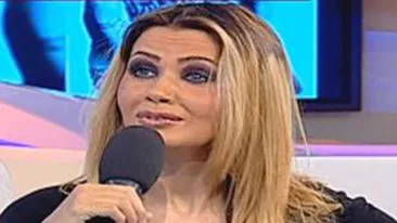 Oana Zavoranu si-a aratat fundul in direct la TV! A vrut sa inchida gura celor care spun ca are silicoane in fese! Tu ce crezi?