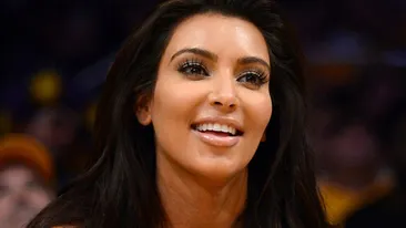 Fundul IMENS i s-a umplut de celulita! Cum arata Kim Kardashian in costum de baie, la niciun an de cand a nascut