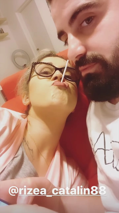 Adda și-a prins soțul cu poze XXX în telefon, primite de la câteva femei: “Îți trag una acum”. Declarațiile incredibile ale cântăreței