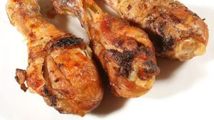 Pulpe de pui cu salmonella vândute într-un hypermarket din Cluj. Mesajul retailer-ului pentru clienți