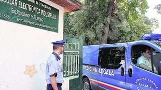 Ipoteza incredibila in cazul barbatului ars de viu in curtea scolii! Si-a dat singur foc cu benzina?