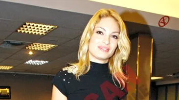 Valentina Pelinel a fost o prada usoara in liceu: M-am indragostit si m-am sarutat prima oara la 14 ani