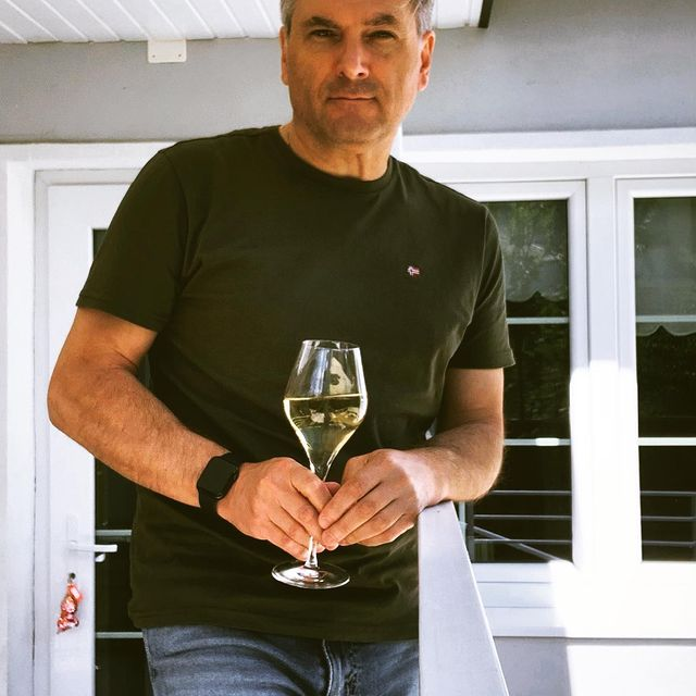 “Eu lucram la știri și a venit propunerea să prezint emisiunea “Din Dragoste”!" / Foto : Instagram.com