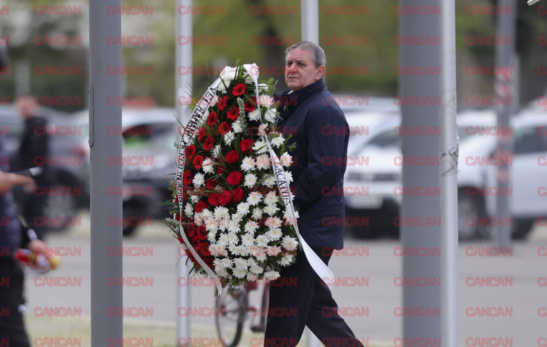 Politicieni, foști jucători și sute de fani își iau rămas bun de la Mircea Lucescu. Ultima zi de omagiu pe Arena Națională