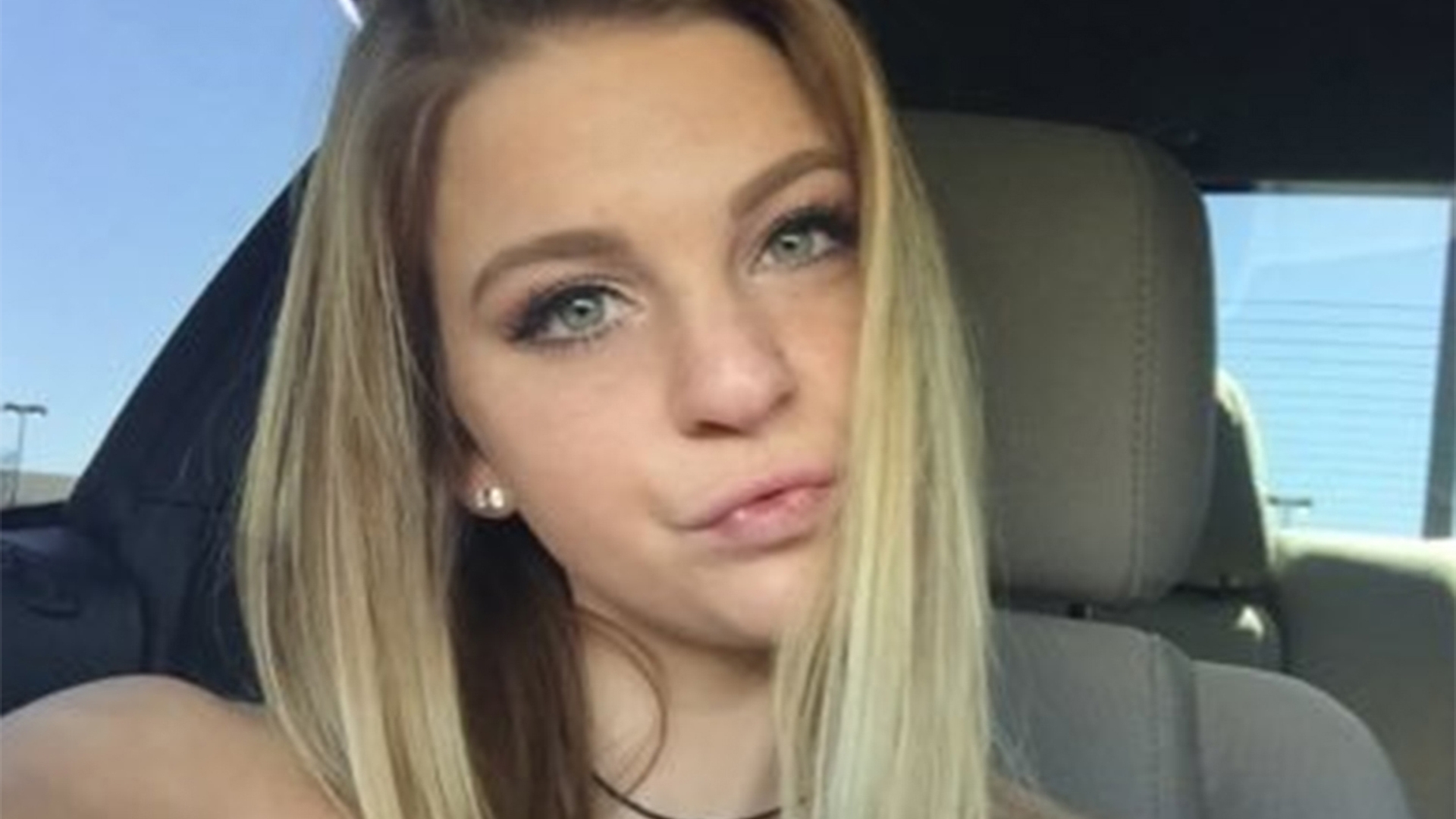 Această adolescentă a devenit vedetă pe Internet. Ce a putut să găsească în pacheţelul pentru şcoală te va şoca