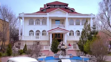 Luxul şi opulenţa din palatul vrăjitoarelor din Chitila, prezentate la BBC! ADI MINUNE, special guest!