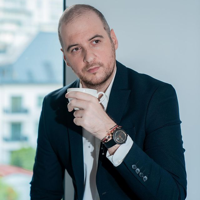 Andrei Ciobanu, satiră la adresa publicului “specializat” în literatură:  “Nu e ok să citești cartea mea sau pe a lui Codin, că ești prost!” / (Foto: Instagram)