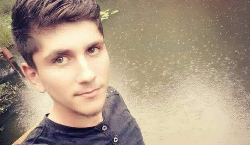 El este tânărul care a murit înecat în timp ce prietenii lui îl filmau