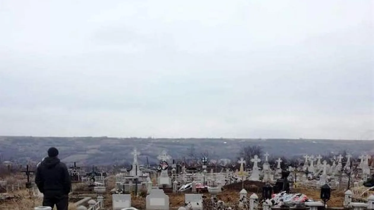 Descoperire halucinantă într-un cimitir din Vaslui. Sătenii sunt îngroziți