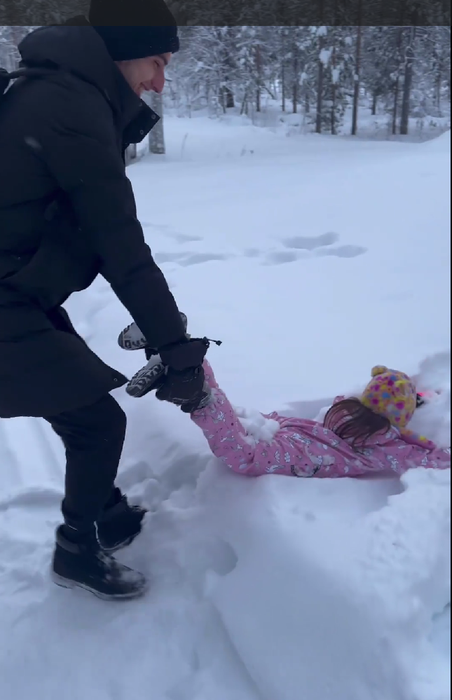 Andreea Bălan a plecat în Laponia, alături de Victor Cornea și de fetițele ei/ Sursa foto: Instagarm