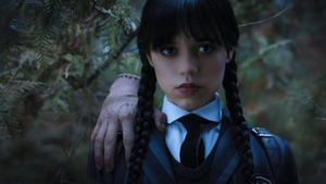 Celebrul Thing din serialul „Wednesday”, dezvăluiri neașteptate din spatele camerelor. Motivul pentru care actorul nu-și dorea colaborarea cu Netflix