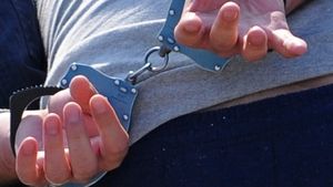 Scene de groază la Târgu-Jiu! Tânără bătută cu sălbăticie de iubitul ei, în plină stradă! Medicii i-au extirpat splina