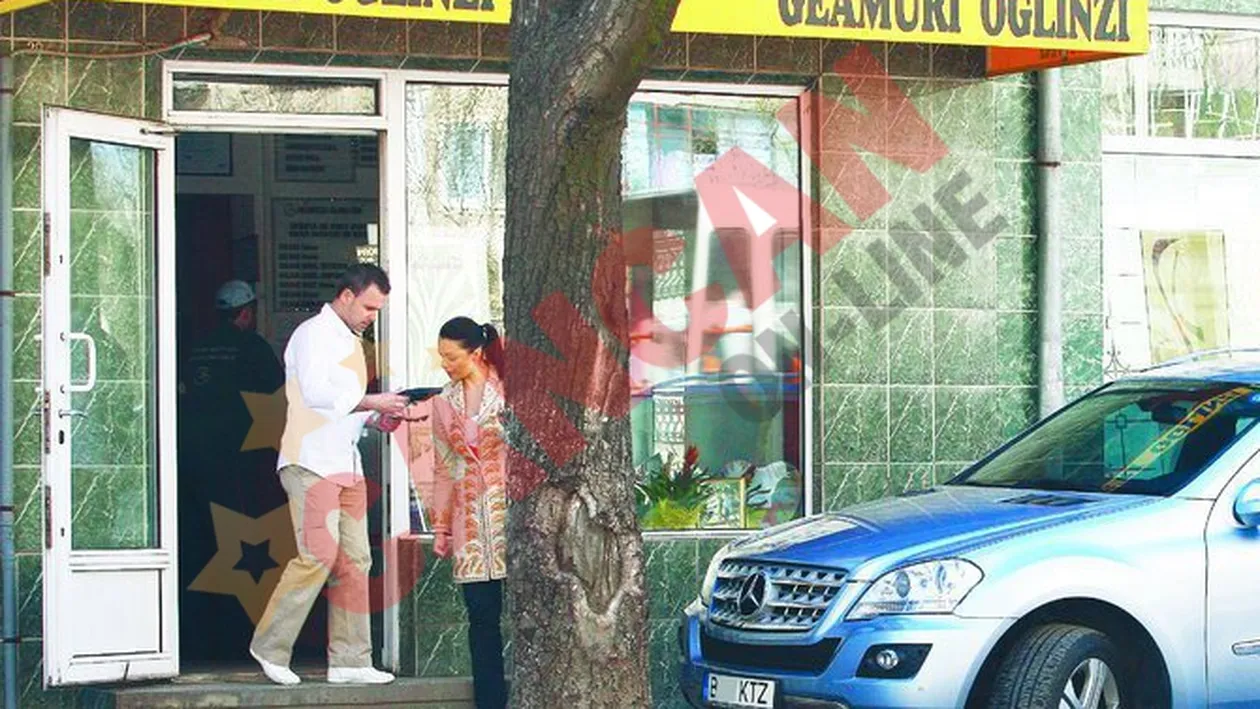 Sora Andreei Marin isi carpeste oglinda