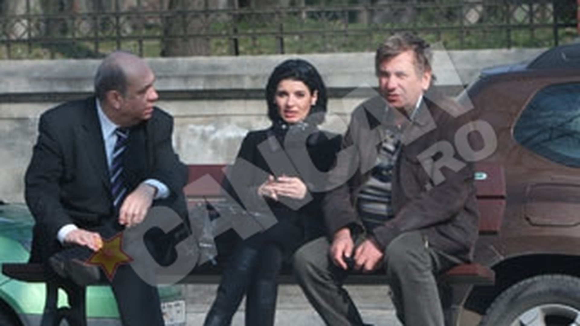 Lavinia Sandru se incrunta cand vede aparatul foto