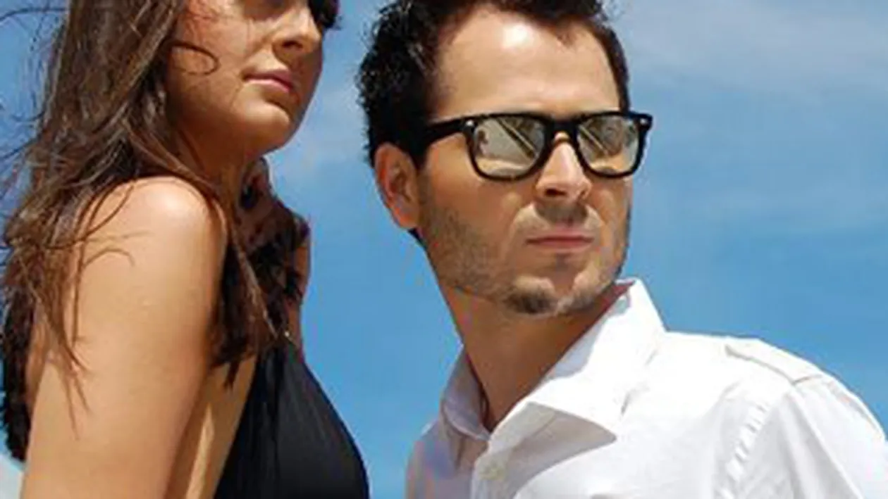 Edward Maya si Vika Jigulina dau autografe in America Latina pe steagul Romaniei