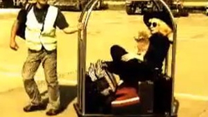 INEDIT! Uite ce filmulet a facut Lady GaGa in Romania! S-a simtit ca la Paris in "mica" noastra capitala!