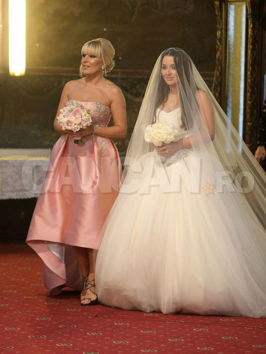 Milionarul Silviu Prigoană şi-a însurat fiul, iar CANCAN.ro are imagini în exclusivitate. Ce s-a întâmplat la nunta la care ELENA UDREA a fost naşă