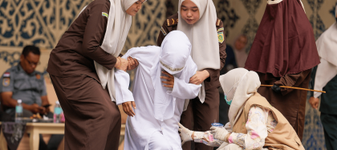 Au fost biciuiți în public pentru adulter! Scene șocante în Indonezia