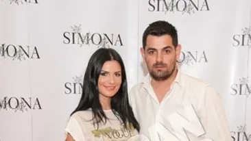 Ellie White: Iubitul a insistat sa merg catre o cariera solo. Datorita lui sunt unde sunt acum