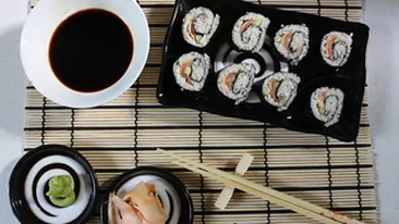 Dana Rogoz, specialista in bucutarie! A pregatit Sushi Rolls pentru invitatii la masa