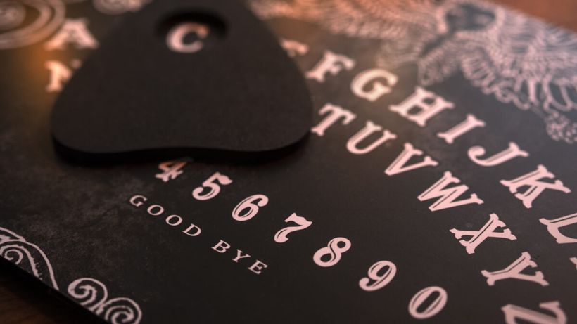 Horoscop rune 17 decembrie 2025! Laguz le schimbă energia și magnetismul acestor persoane