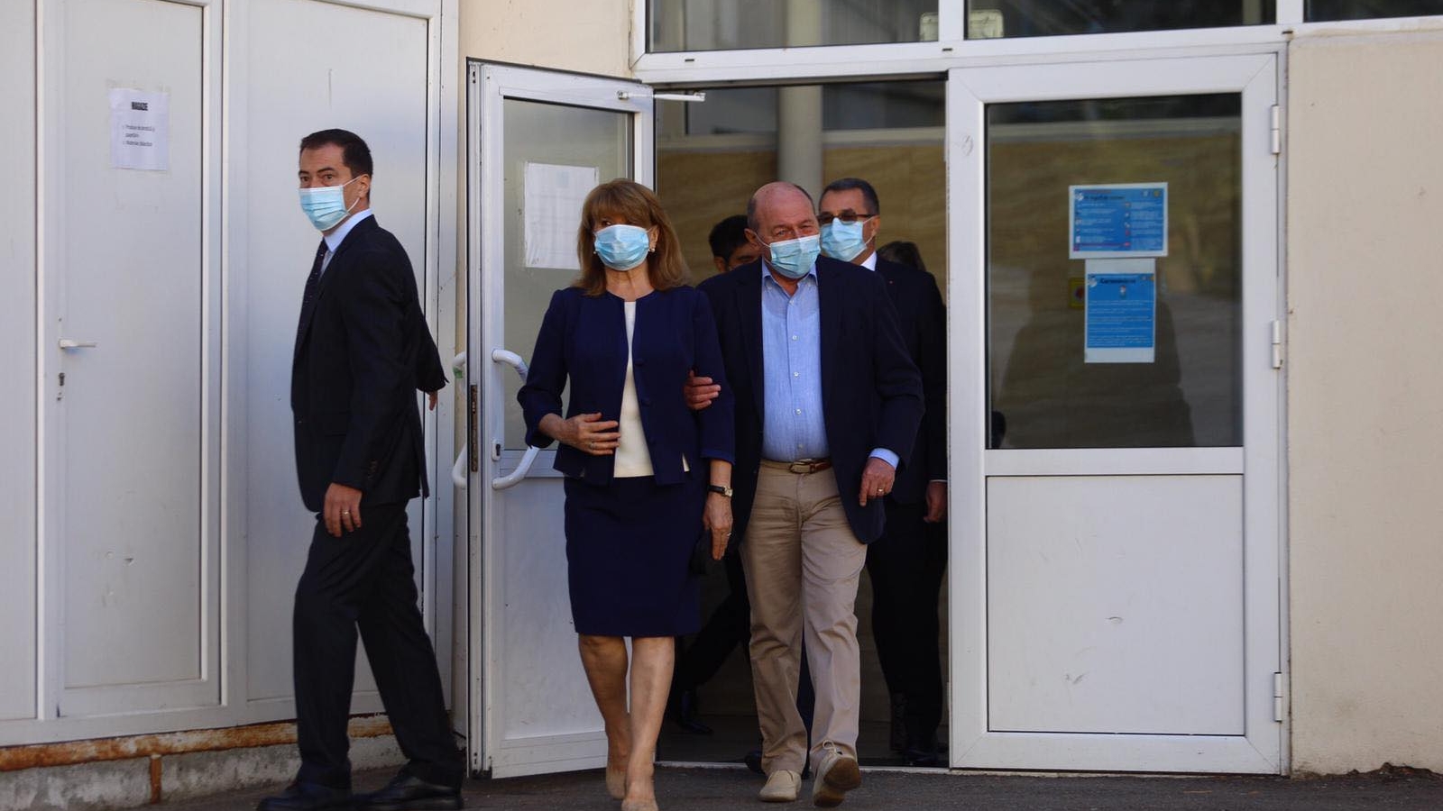 Maria Băsescu, apariție super-elegantă la brațul fostului președinte!