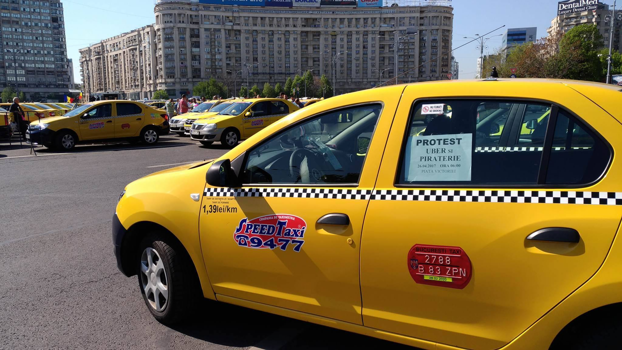 Taximetriştii din Bucureşti au creat un ”sindicat” anticlienţi