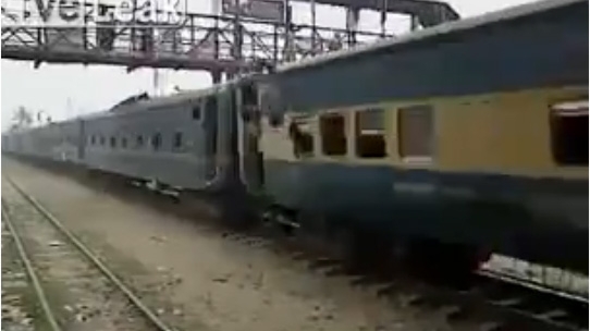 Ti se face pielea gaina! Un barbat s-a izbit de o pasarela si a cazut din tren
