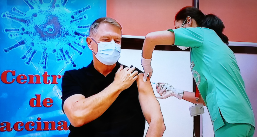 Klaus Iohannis s-a vaccinat! Cum a reacționat președintele României GALERIE FOTO