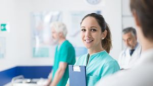 O asistentă de 23 de ani a fost găsită moartă în spital. Tânăra s-a stins la scurt timp după ce a ajuns la muncă