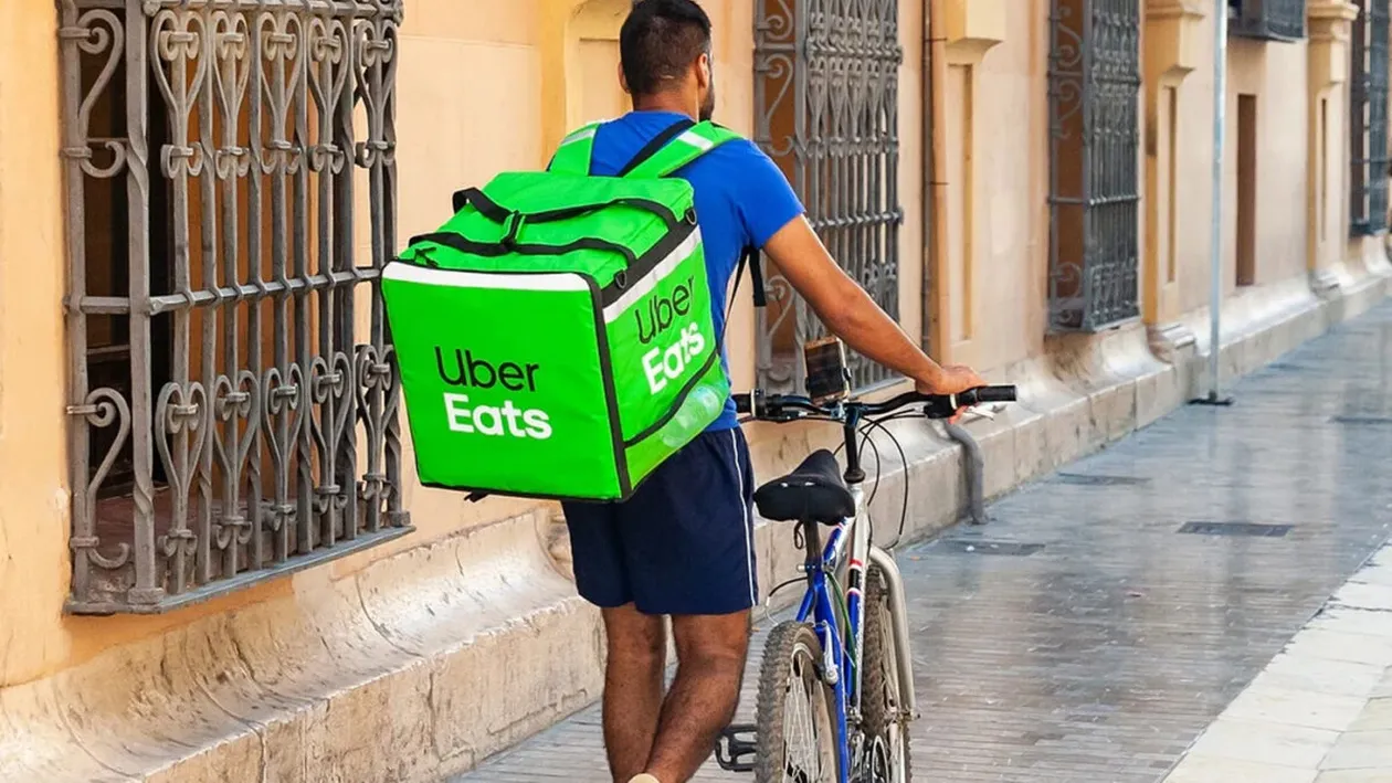 Ce salariu are un curier român în Anglia. Cu câte lire sterline e plătit în fiecare săptămână, fără bacșișuri