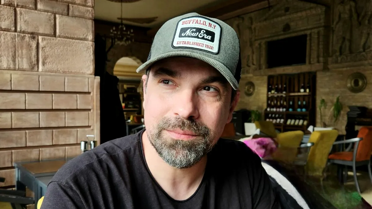 Ținuta atipică purtată de Alexandru Papadopol la cununia civilă cu Cristiana Luca. Oana Moșneagu a publicat prima imagine cu miresica